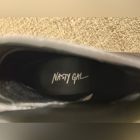 Nasty Gal Curve The Haters Two-Tone Leather Ankle Boots - Picture 11 of 13